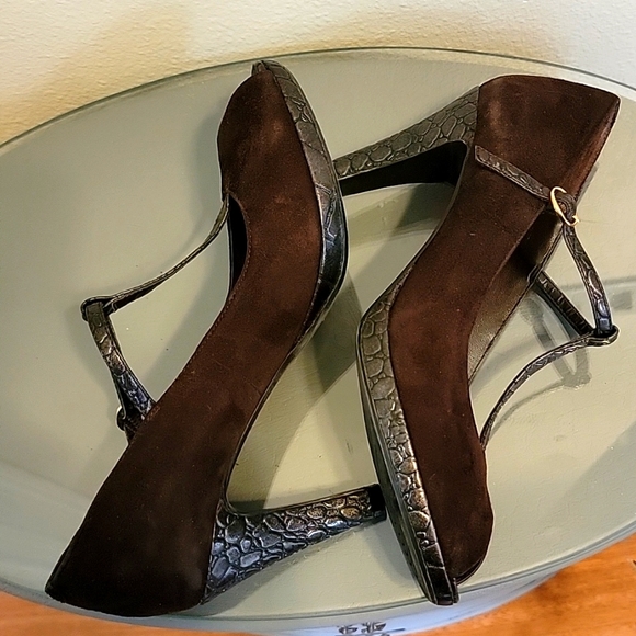 Bandolino Tollbridge PeepToe Suede Heel - Picture 4 of 7